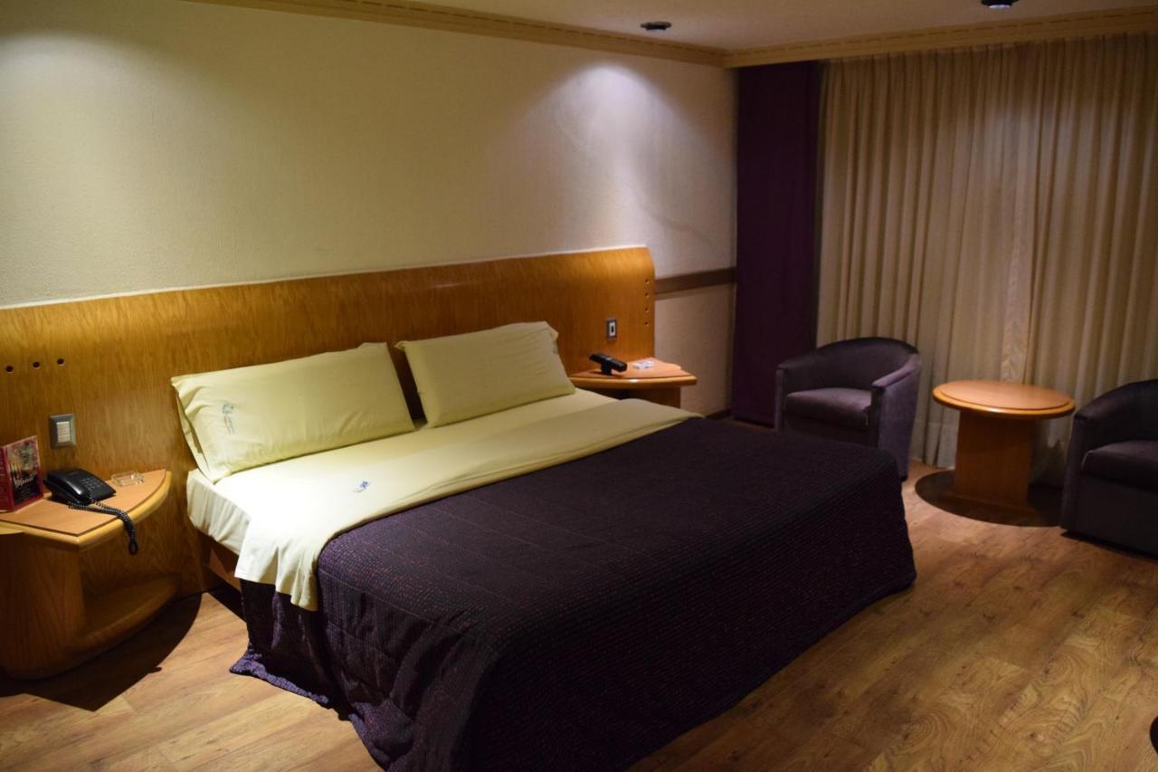 Hotel & Suites La Marquesa Toluca Bagian luar foto