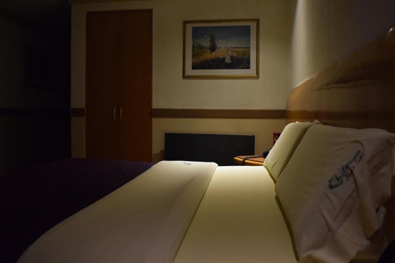 Hotel & Suites La Marquesa Toluca Bagian luar foto